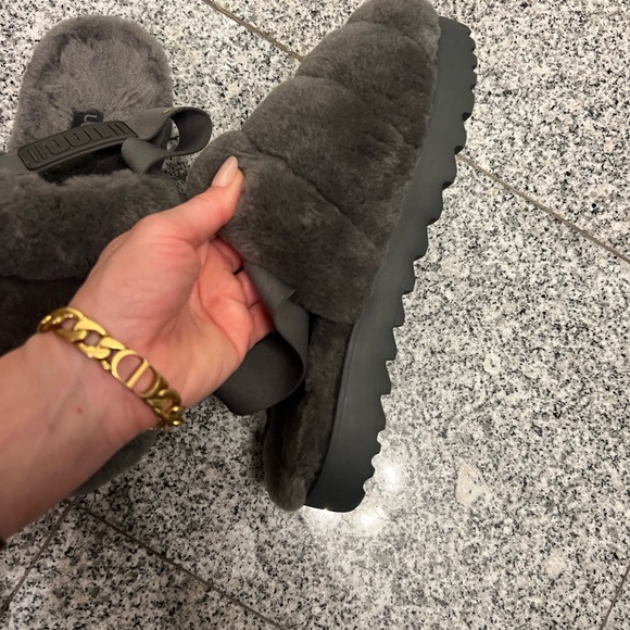 UGG authentic, real fur, soft on touch - Picture 3 of 10